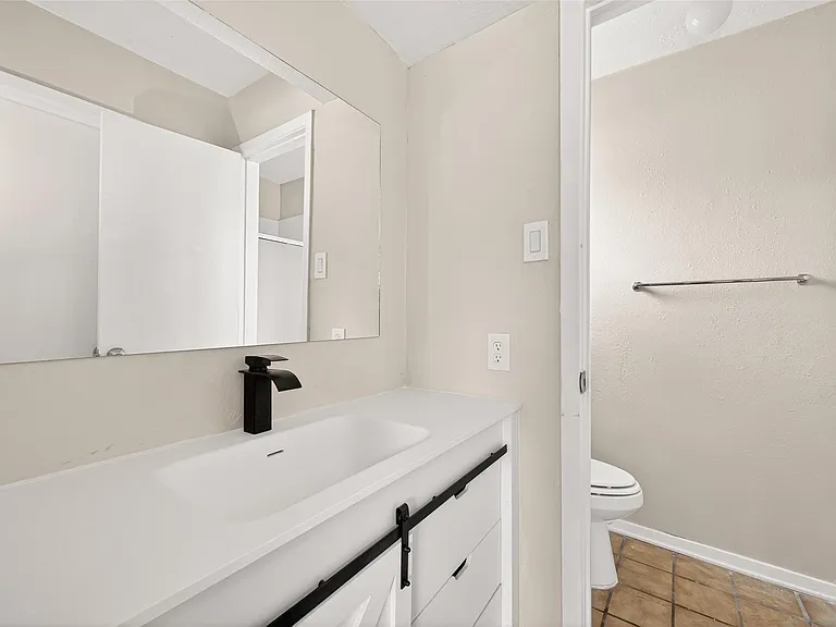 9903 Kent Towne Ln — Photo 33