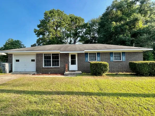 5 Verna Cir, Daleville, AL 36322