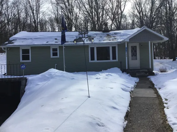 286 108th Ave, Plainwell, MI 49080