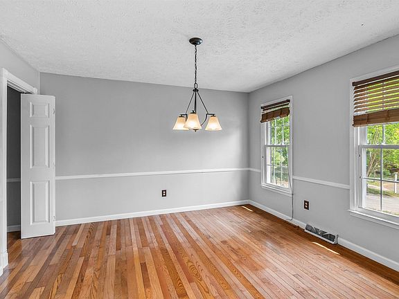 5th image of 106 Ryan St