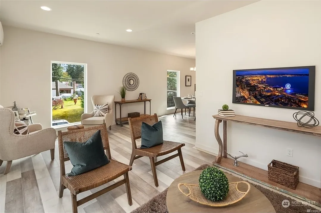 4 bed, 2.5 bath, 2000 sqft, $3,600 — Photo 4