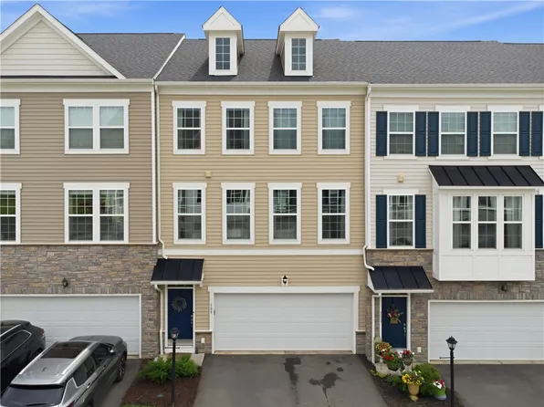 109 Affinity Dr, Harmony, PA 16037
