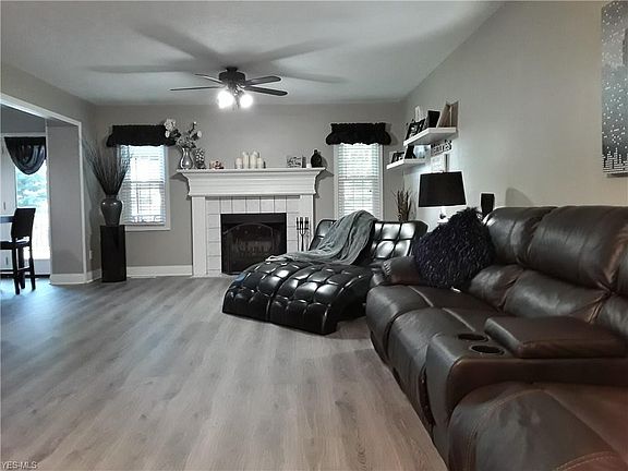 2nd image of 3713 Fernwood Dr