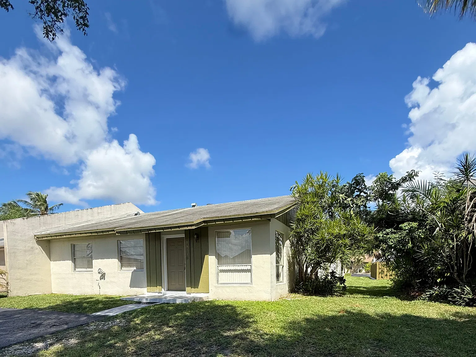 3 bed, 1225 sqft, $3,000 — Photo 2