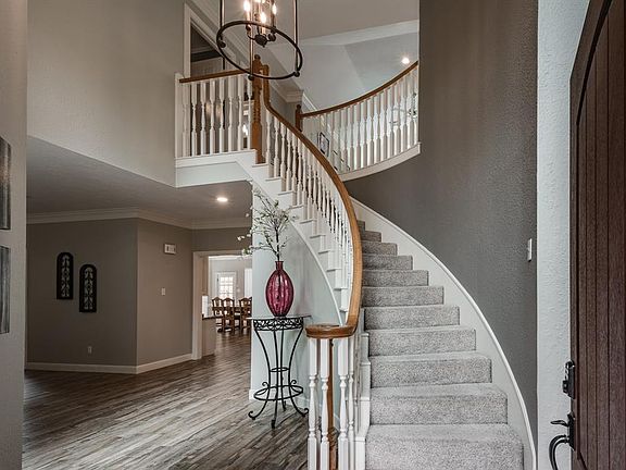 5th image of 5811 Valley Fair Dr