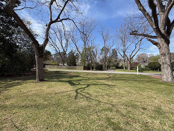 3rd image of 304 Camelia Rd