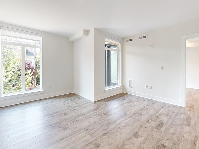 701 N Henry St #218 — Photo 9