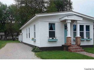 615 N Chiles St, Carlinville, IL 62626