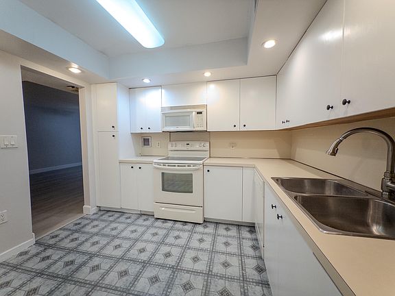 3rd image of 2800 N 46th Ave APT 502A