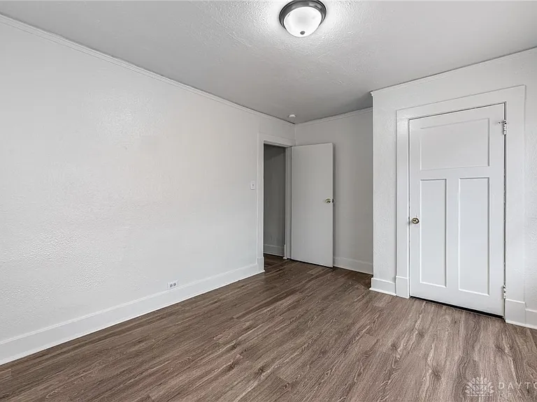 338 Kenwood Ave — Photo 14