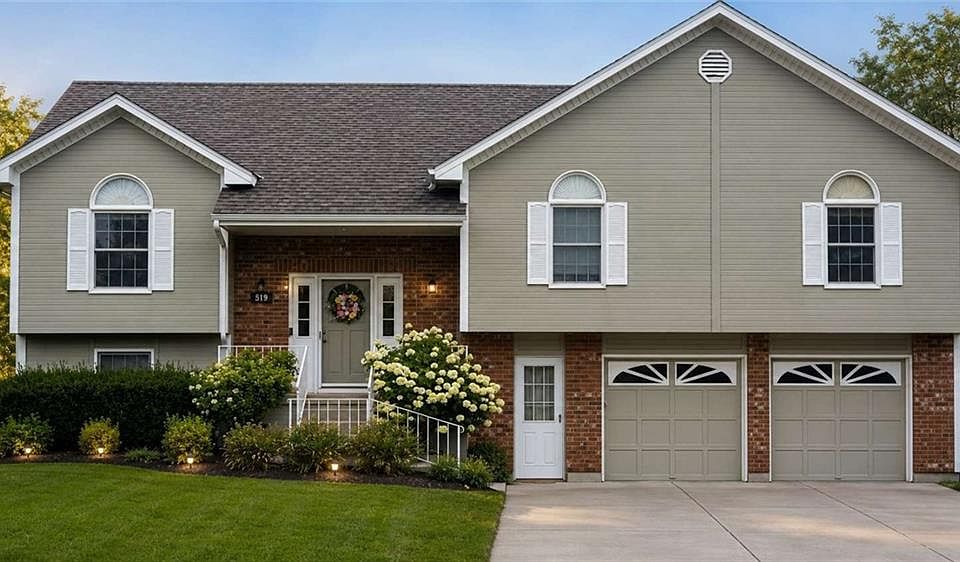 1st image of 519 NE Timbercreek Dr