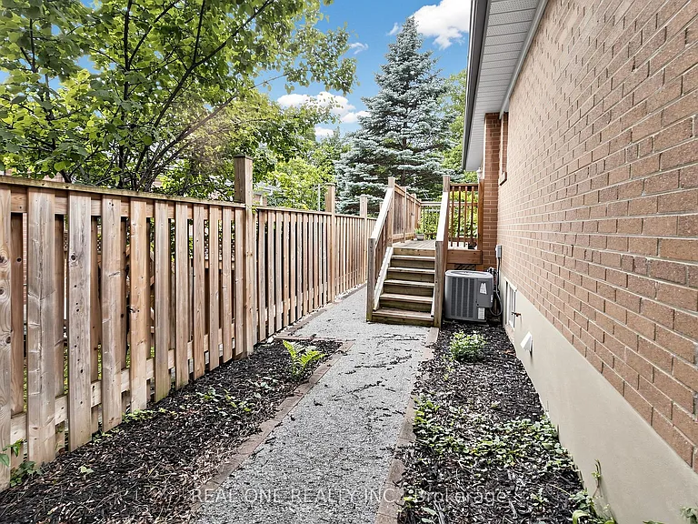 49 Bayview Pkwy — Photo 33