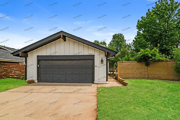 3 bed, 2.0 bath, 1870 sqft, $1,845 — Photo 1