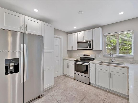 4th image of 220 N 68th Ave