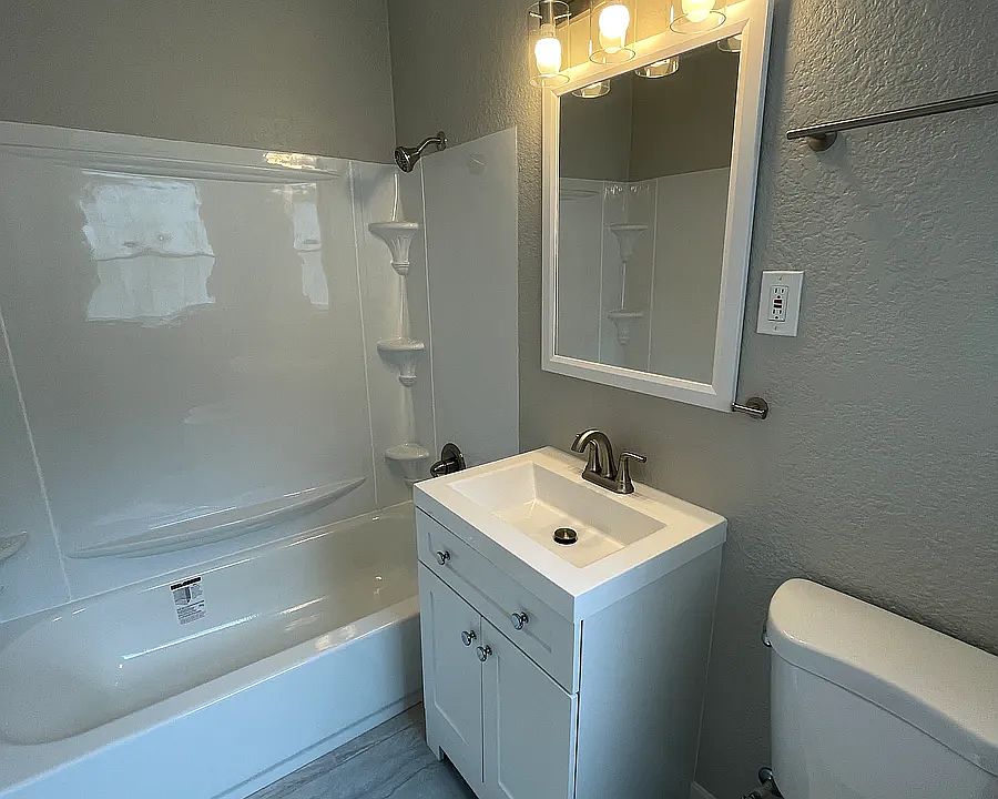 1 bed 1 bath flat bathroom