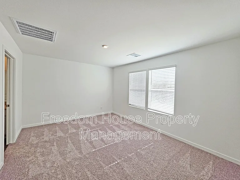660 E Huyana Wind Dr — Photo 37