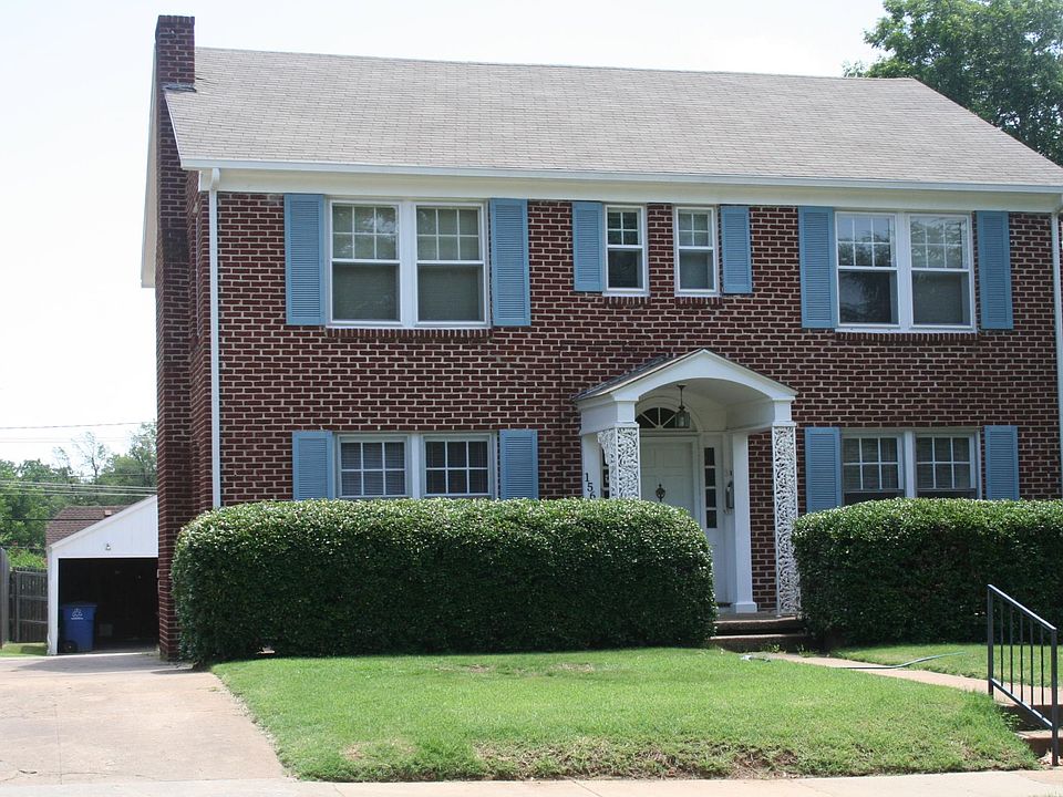 Duplex Upper unit available in Historic Gillette District (17th and Lewis) with quick access to grocery, pharmacy, convenience store, Cherry Street restaurants and shopping.