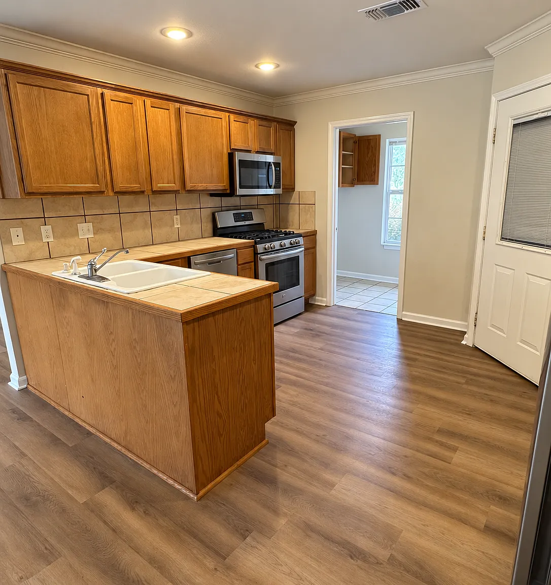 3 bed, 1400 sqft, $1,745 — Photo 3