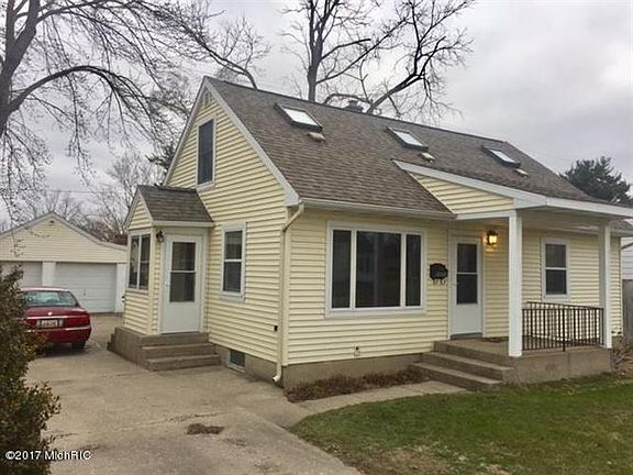 3rd image of 2337 Golden St SW