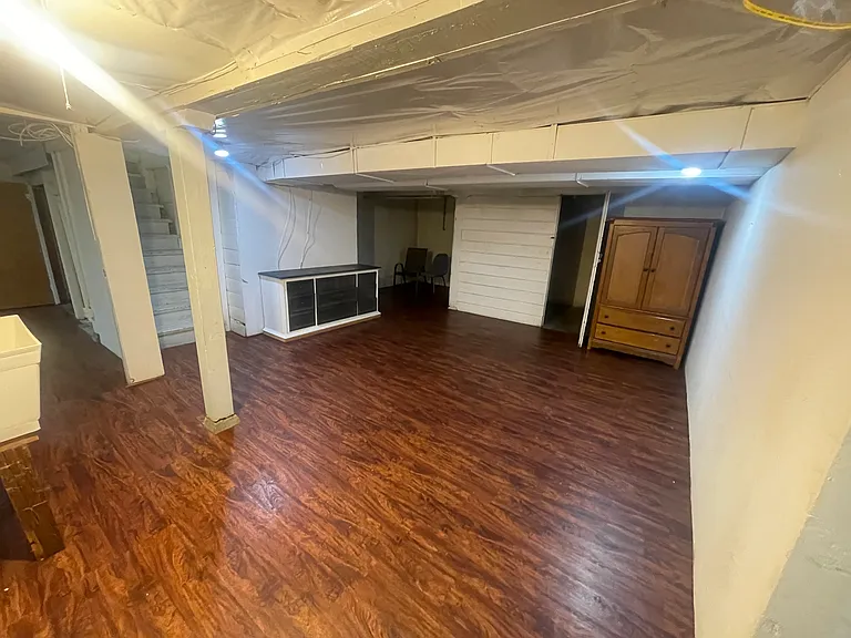 1166 Market St NE — Photo 15