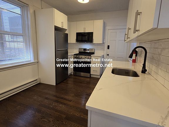 3rd image of 152 Salem St APT 2