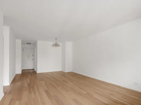 201 West 70th Street 8L image 3 of 16