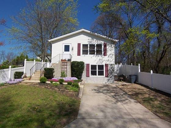 1st image of 51 Whittier Dr
