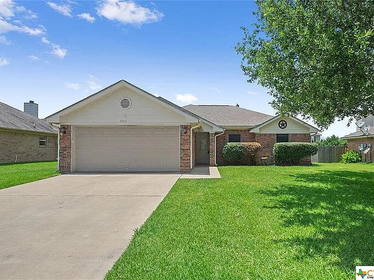 5214 Southern Crossing Dr — Photo 1
