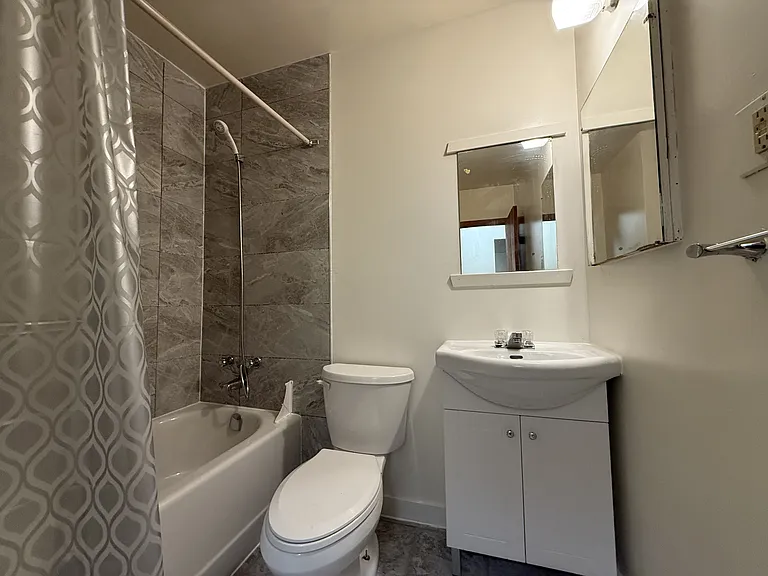 4040 Retallack St — Photo 5