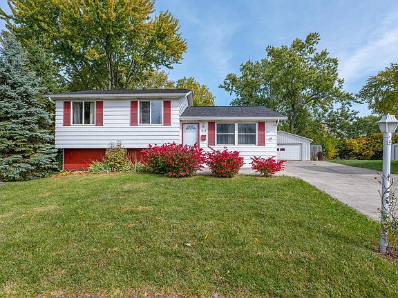 3rd image of 614 Oak Brook Pl