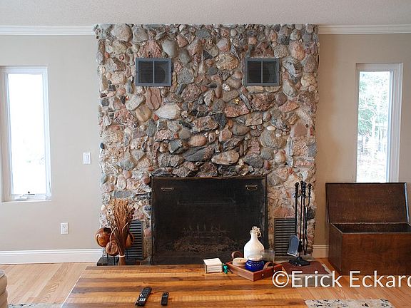 3rd image of 3083 N Lakeshore Dr