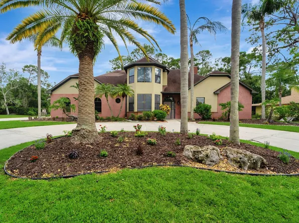 8040 Conservatory Circle, Sarasota, FL 34243