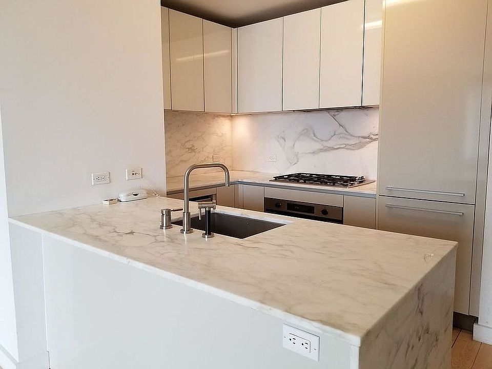 1st image of 322 W 57th St APT 30V