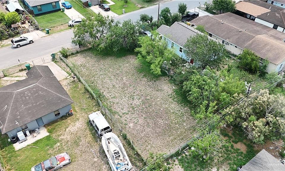 1st image of 412 E Nanette Dr