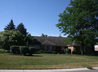 417 Oakbridge Dr, Oakland Twp, MI 48306