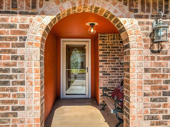2nd image of 3202 Briargrove Ln