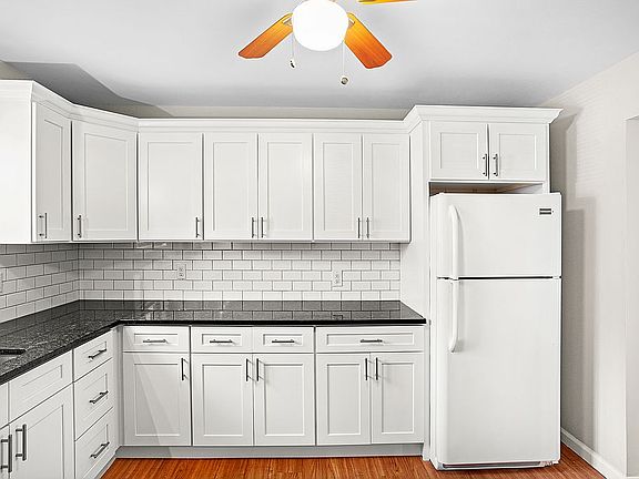 2nd image of 1396 Lonsdale Ave #4