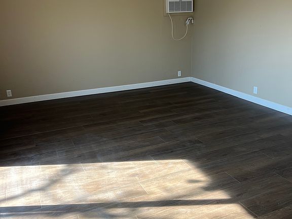 5th image of 1305 W El Monte St #19