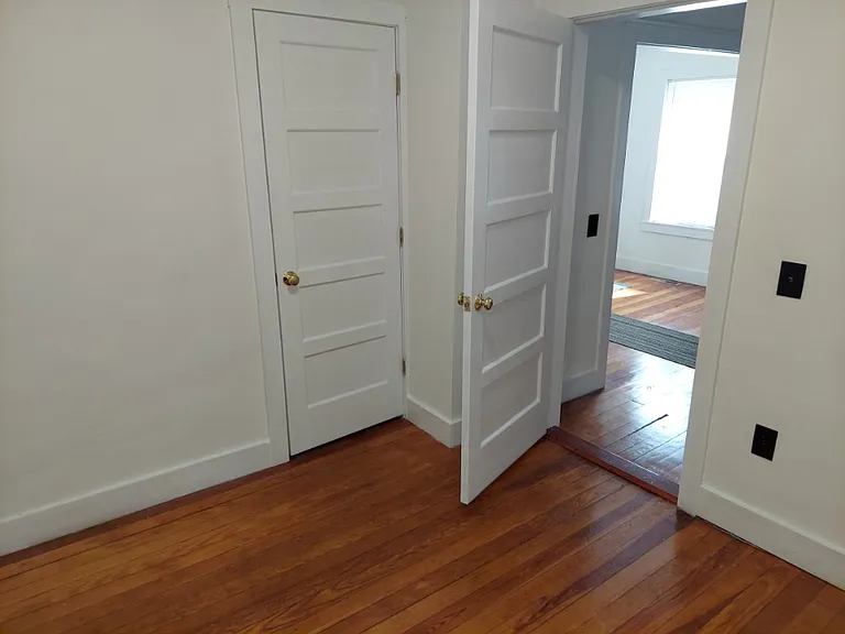 37 Belcher St — Photo 3