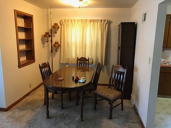 3rd image of 207 E 4th St