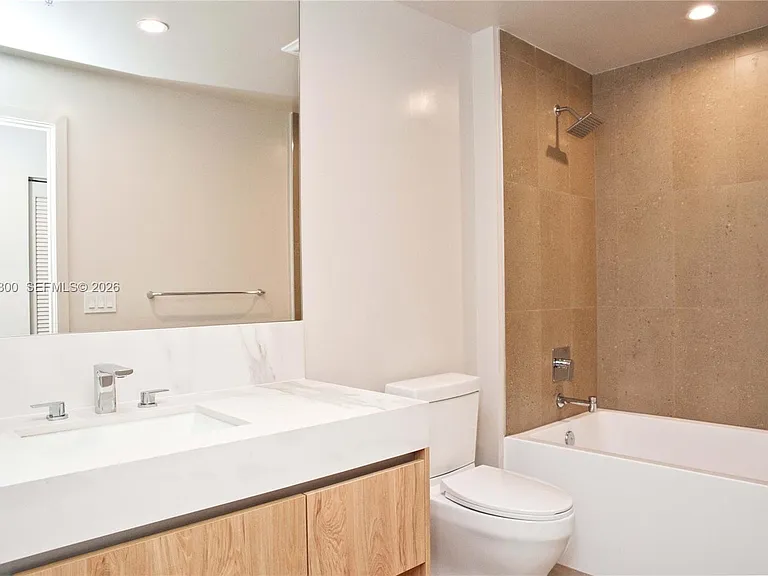 11 NE 6th St #1109 — Photo 3