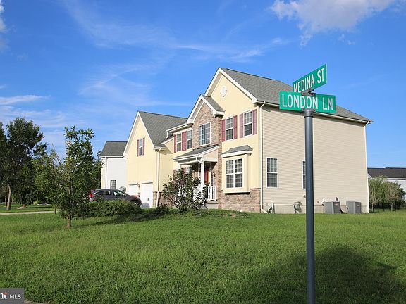2nd image of 2727 Medina St