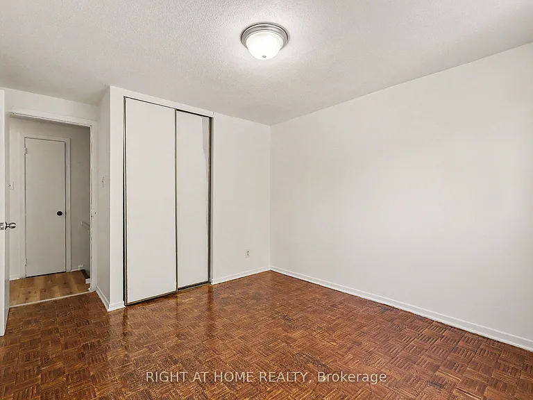 980 Gulf Pl #207 — Photo 18