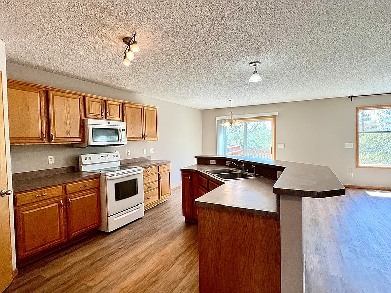 9010 Marsh Run St — Photo 20