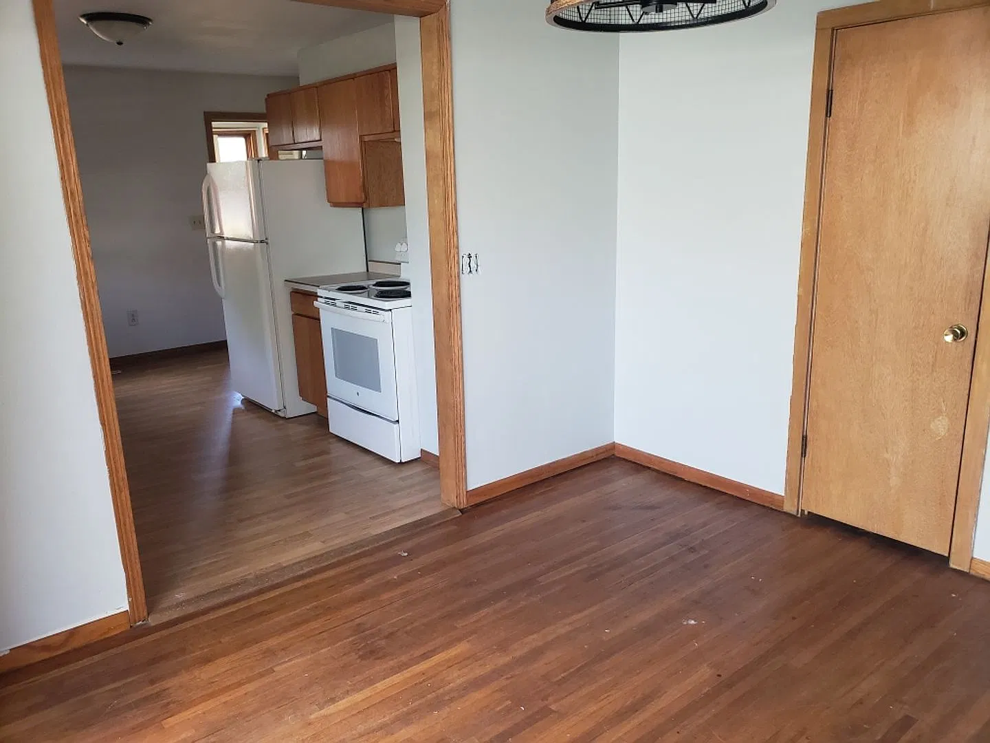 $1195| 2BD 1BA| 5424 104th Street| Available Now! — Photo 4