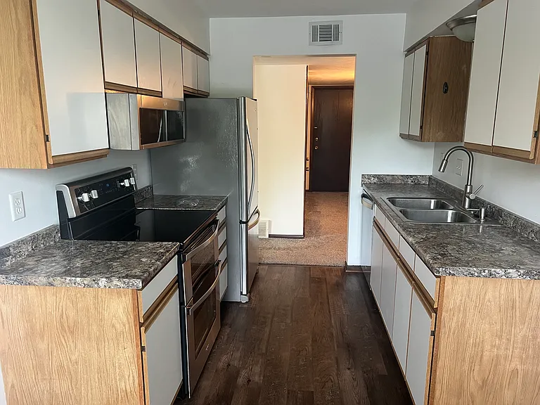 6710 S 83rd Ave #15 — Photo 4