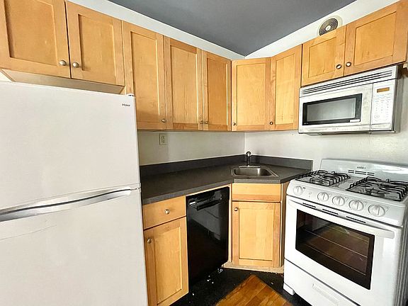 5th image of 512 E 5th St APT 2