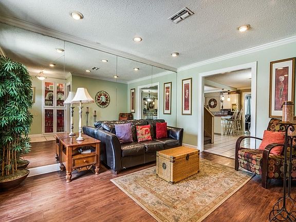 3rd image of 7905 Donegal Ln