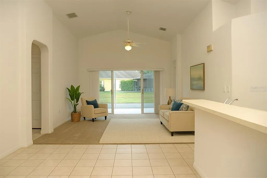 3 bed, 2.0 bath, 1412 sqft, $2,195 — Photo 2