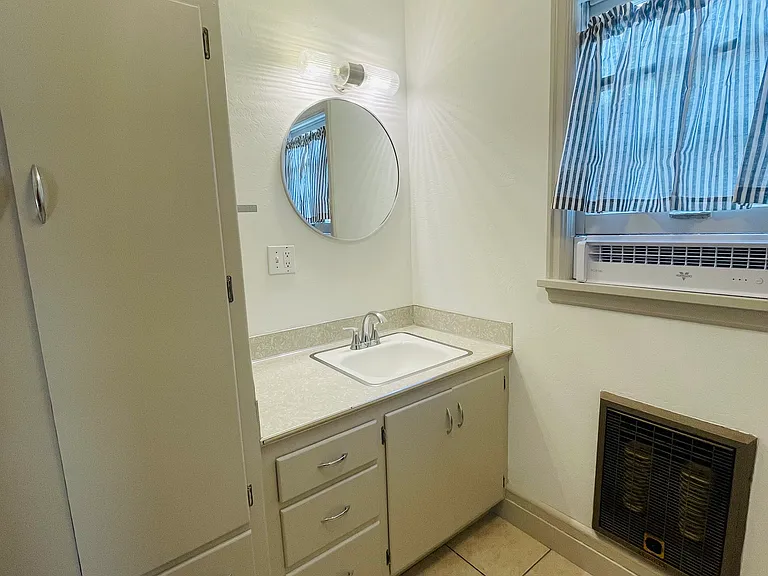 810 S 3rd St #1/2 — Photo 4